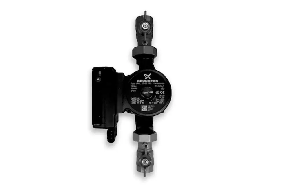 Roth Pumpenbaugruppe mit Anschlüssen für die Verbindung zu Rohrleitungen, elektrisch betrieben, zur Verwendung in Wärmepumpensystemen.